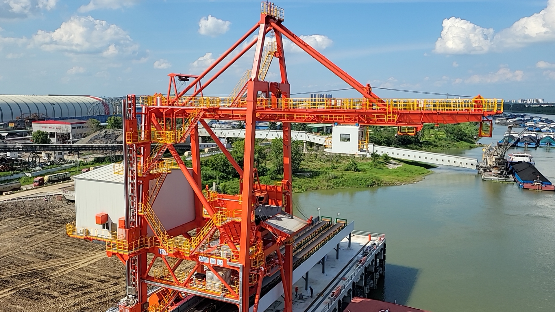 众鑫娱乐·鑫起点,馨效劳,心选择